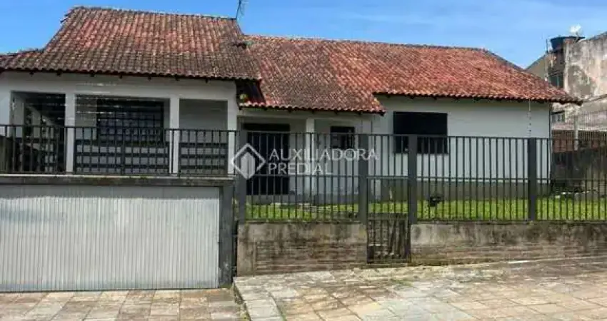 Casa com 3 quartos à venda na Avenida José Brambila, 955, Vila Vista Alegre, Cachoeirinha