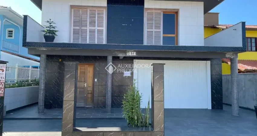Casa com 3 quartos à venda na Vitório Beltrame, 64, Praia de Fora, Palhoça