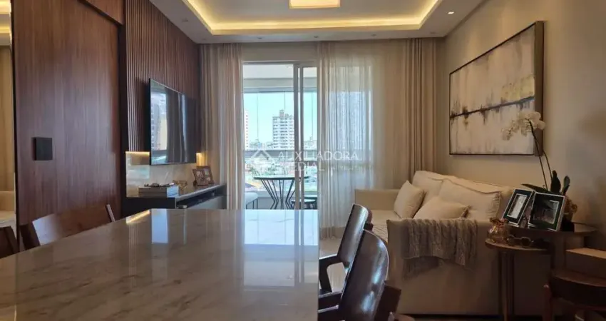 Apartamento com 3 quartos para alugar na Rua Eugênio Portela, 707, Barreiros, São José