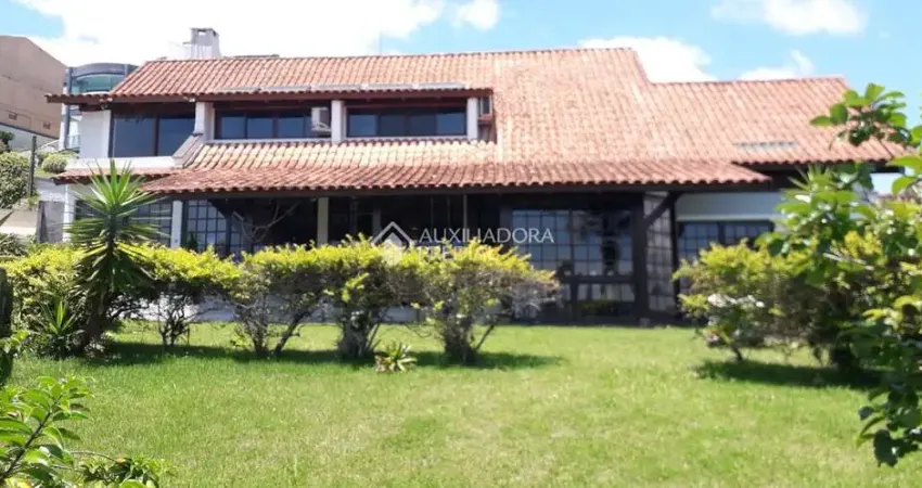 Casa em condomínio fechado com 4 quartos à venda na Rua João Grumiche, 1250, Roçado, São José