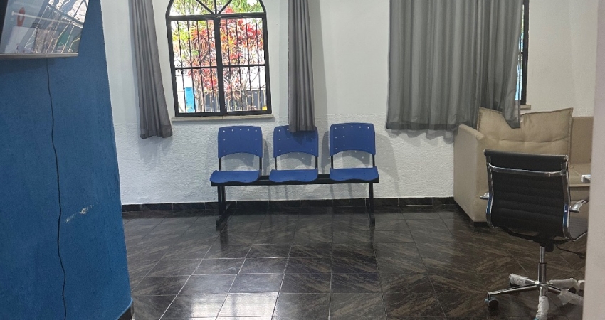 Alugo um imóvel comercial nó vieiralves Rua Itanana número 11 próximo ao restaurante STEAK House