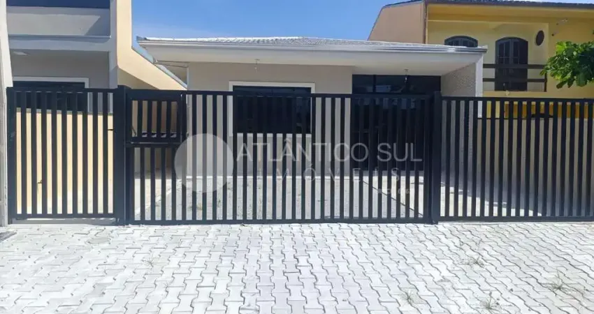 Casa a venda  com piscina, 150 metros do mar em  CANOAS, PONTAL DO PARANA - PR