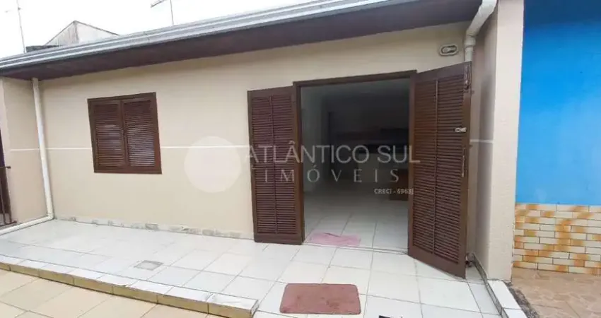 Casa a venda no balneário beltrami a 300 metros do mar em  pontal do parana - pr