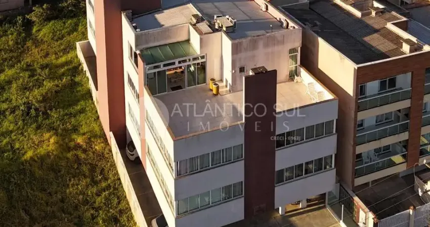 Apartamento com garagem, próximo ao mar, no balneário caiobá