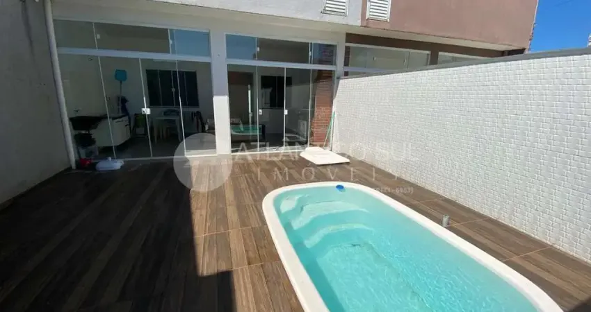 Casa com piscina perto do mar em praia de leste, pontal do parana - pr