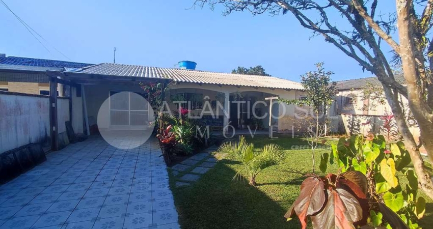 Casa e edícula com 04 dormitórios e piscina, GAIVOTAS, MATINHOS -
