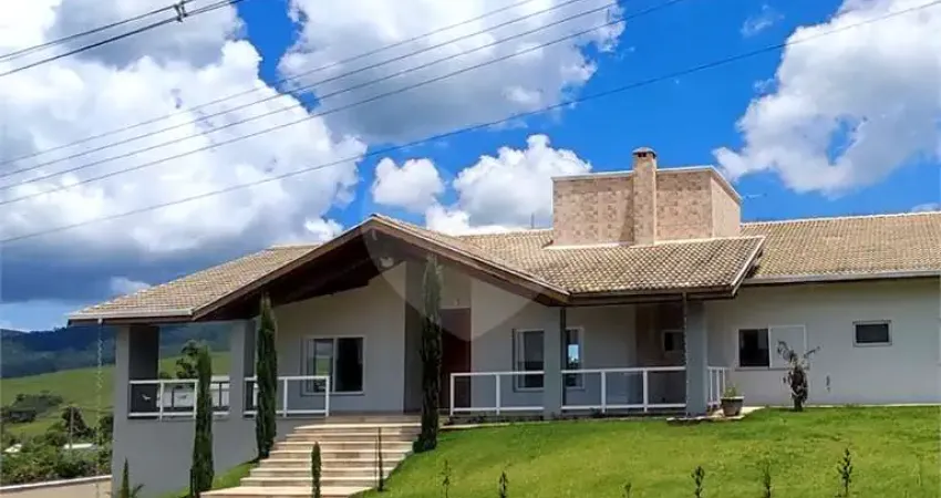 Casa à venda com 7 quartos, sendo 3 suítes,  em residencial e industrial campo alegre, poços de caldas - mg