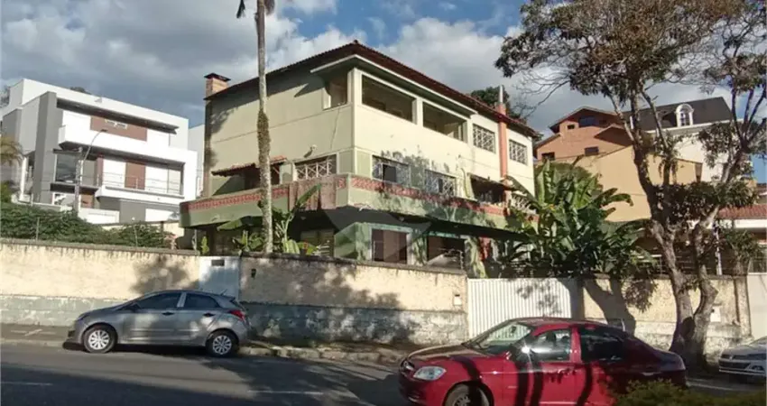 Casa à venda com 7 quartos, sendo 2 suítes,  em jardim dos estados, poços de caldas - mg