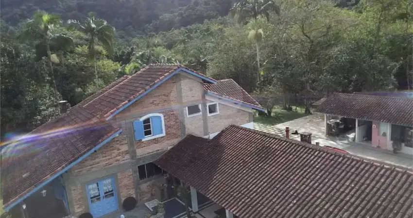 Sítio à venda com 6 quartos, sendo 3 suítes,  em vila peruíbe, peruíbe - sp