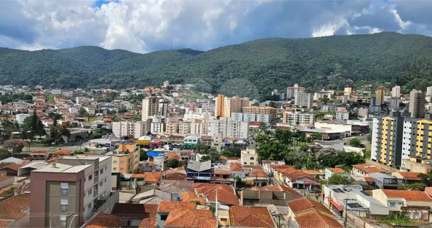 Apartamento à venda com 3 quartos, sendo 1 suíte,  no condomínio predio colombia, poços de caldas - mg