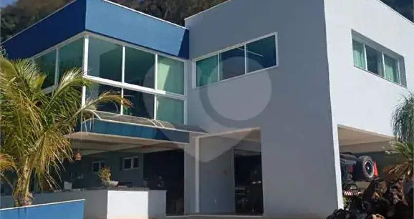 Casa à venda com 4 quartos, sendo 3 suítes, no centro, águas da prata - sp