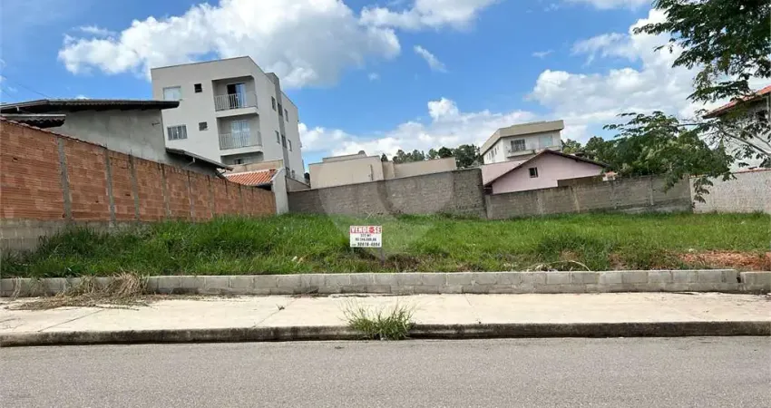 Terreno à venda na Rua Veterana, Loteamento Caldense, Poços de Caldas