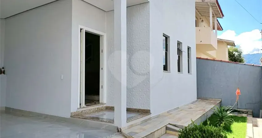 Casa à venda com 5 quartos, sendo 5 suítes,  em parque vivaldi leite ribeiro, poços de caldas - mg