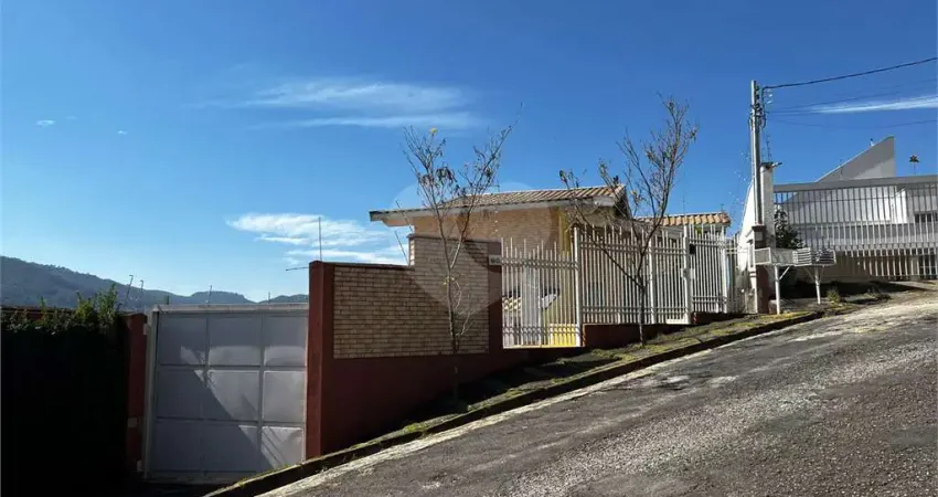 Sobrado à venda com 3 quartos, sendo 2 suítes,  em jardim planalto, poços de caldas - mg