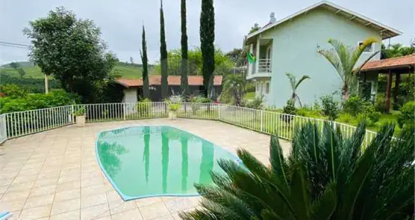 Casa à venda com 4 quartos, sendo 1 suíte,  em residencial e industrial campo alegre, poços de caldas - mg