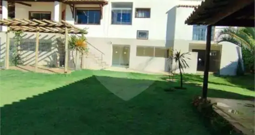 Casa à venda com 3 quartos, sendo 1 suíte,  no centro, piedade de caratinga - mg