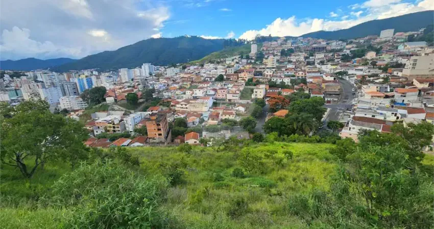 Terreno à venda na Rua Princesa Isabel, Jardim Cascatinha, Poços de Caldas