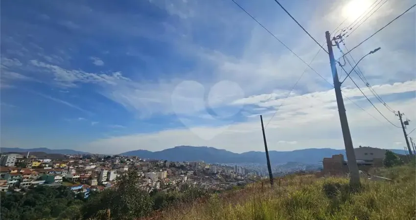 Terreno à venda na Rua Quatro, Jardim Bandeirantes, Poços de Caldas
