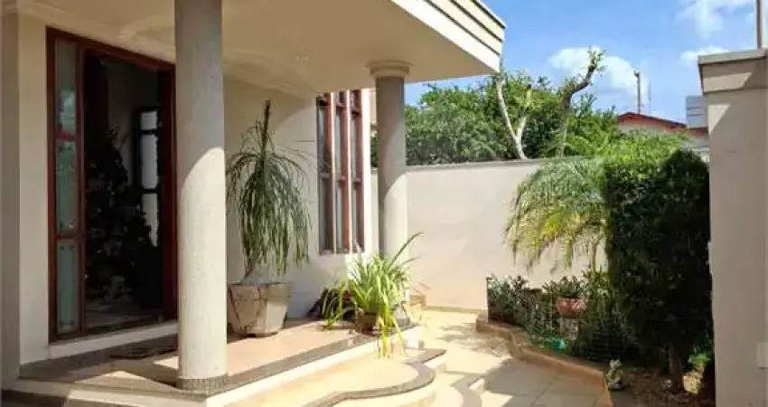 Casa térrea à venda com 3 quartos, sendo 1 suíte, no centro, vargem grande do sul - sp