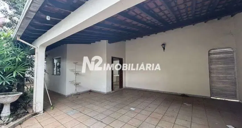 Casa com 3 quartos para alugar no Santa Mônica, Uberlândia 