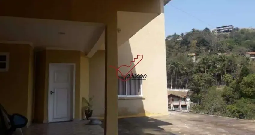 Maravilhoso Sobrado com 7 dorms e 2 suítes no Condomínio Village Alpino - Bairro