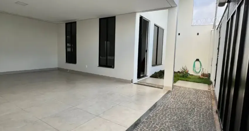 Casa com 3 quartos à venda na Avenida Toledo, Parque das Laranjeiras, Uberlândia