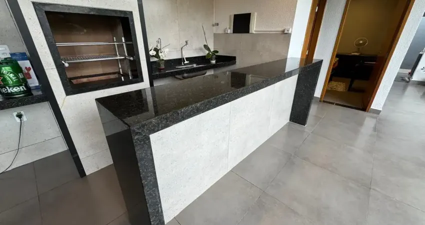 Casa com 3 quartos à venda na Rua Pirapuã, Jardim Karaíba, Uberlândia