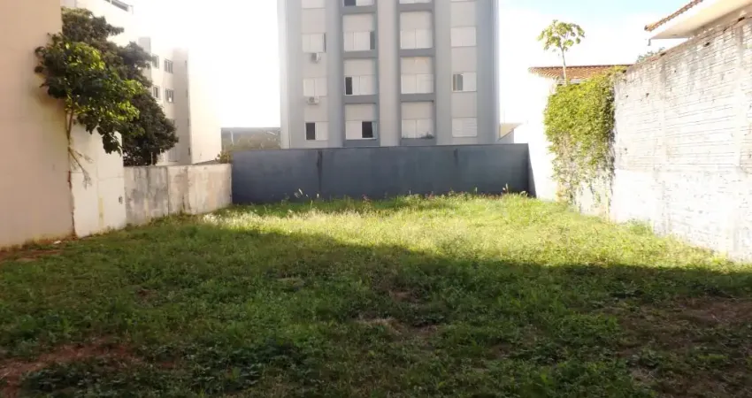 VENDE-SE TERRENO COMERCIAL  ZONA 07. PRÓX. PORÃO DA U.E.M