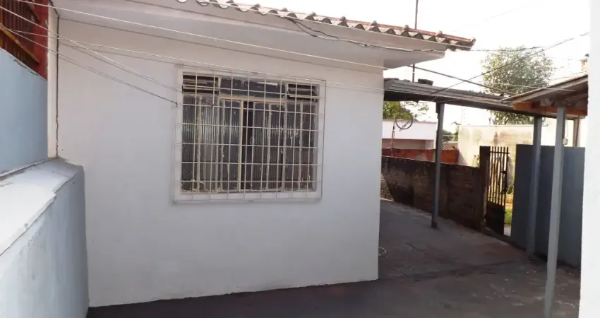 Aluga-se casa de fundos jd. dourados, próx. mercado amigão av. tuiuti