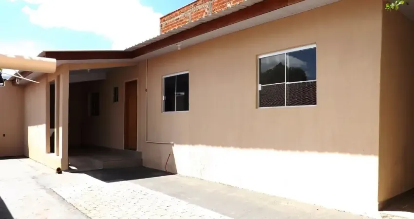 Aluga-se casa de fundos parque res. tuiuti prox. mercado amigão