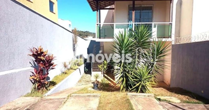 Casa com 3 quartos à venda na Rua Varginha, 22, São Pedro, Esmeraldas