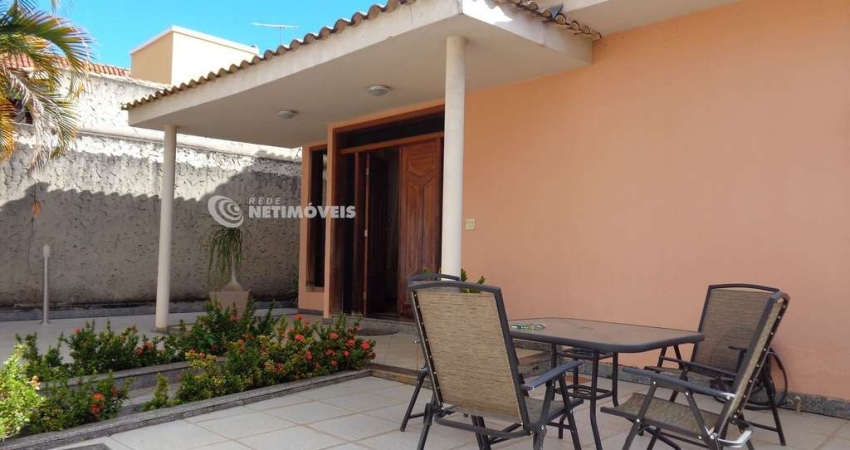 Casa com 4 quartos à venda na Rua do Garibaldi, Alto Caiçaras, Belo Horizonte