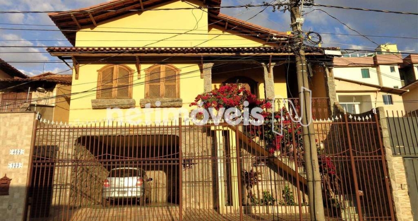 Casa com 5 quartos à venda na Rua Attílio Turci, Alto Caiçaras, Belo Horizonte