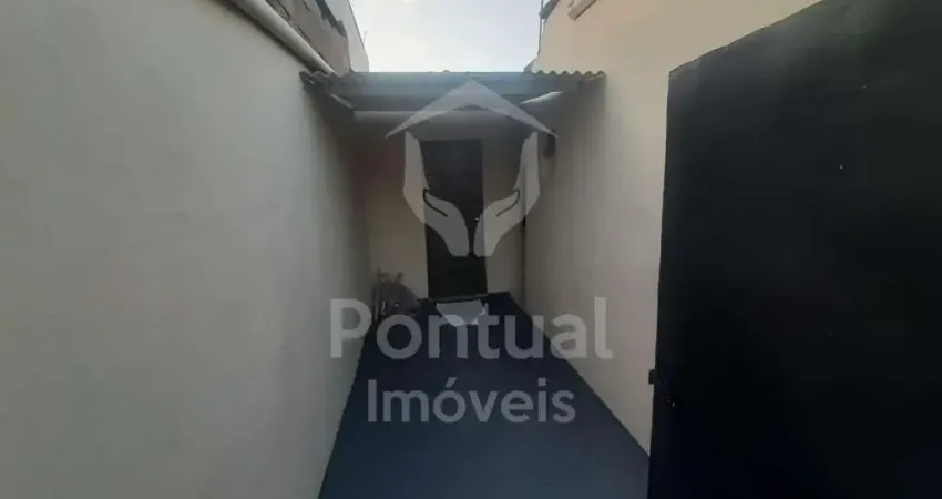 Excelete casa do fundo com 01 quarto 02 sala 01 cozinha garagem pra 01 moto