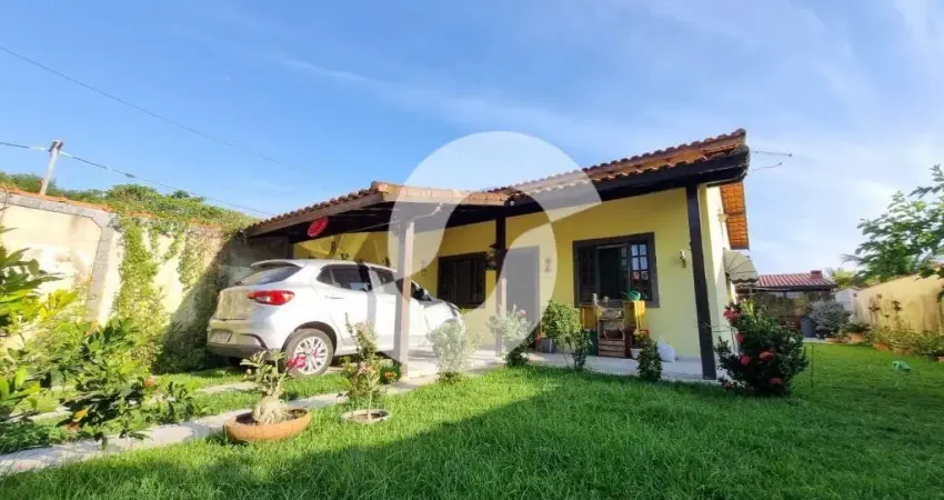 Casa de 3 quartos em rua comecial e a 2 quadras da  praia de itaipuaçu,