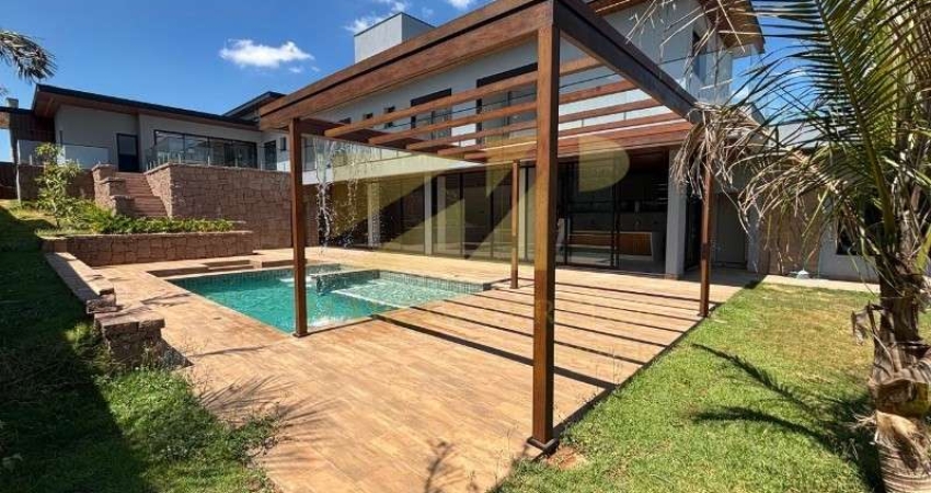 SOBRADO À VENDA NO CONDOMÍNIO RESERVA PETRUS
