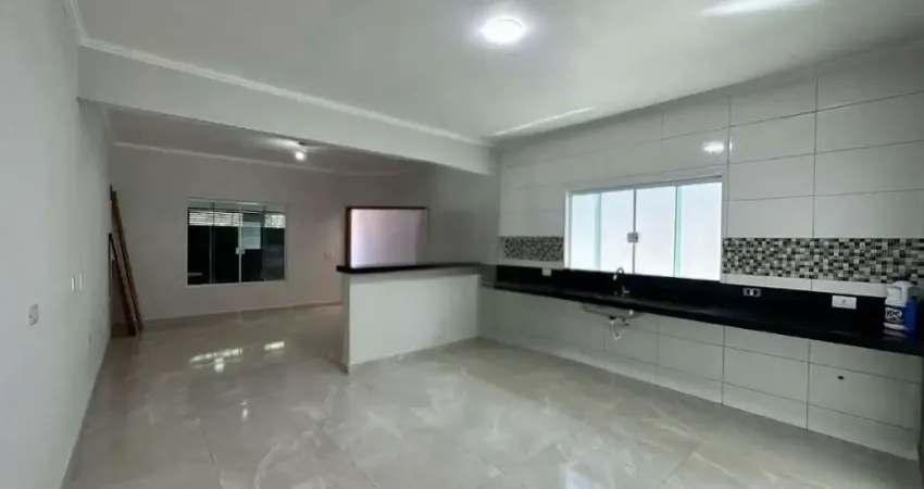 Casa à venda em salto-sp, jardim nair maria: 2 quartos, 1 suíte, 2 salas, 1 banheiro, 2 vagas de garagem, 104m². confira!