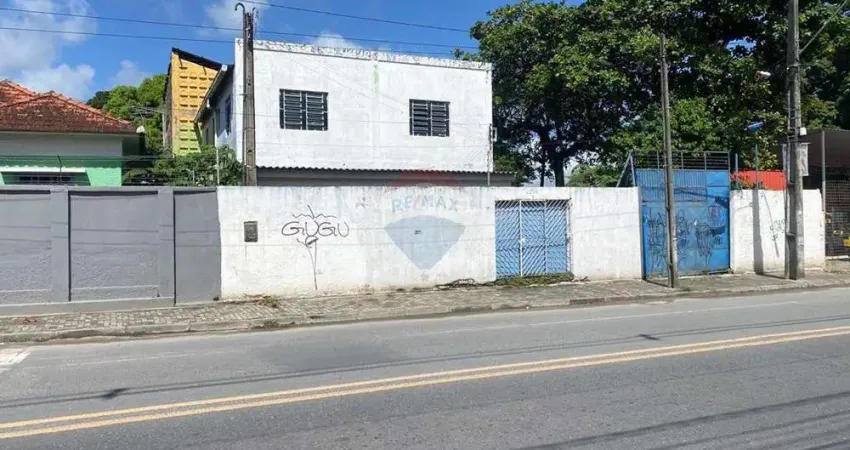 Oportunidade Única:Vendo Casa Comercial com Galpão e Estacionamento na Av. Dr. José Rufino, Recife.