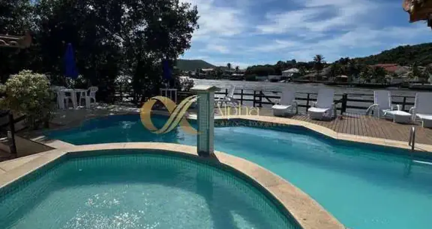 Casa Duplex em Condomínio Fechado com Canal Navegável – Ogiva, Cabo Frio/RJ