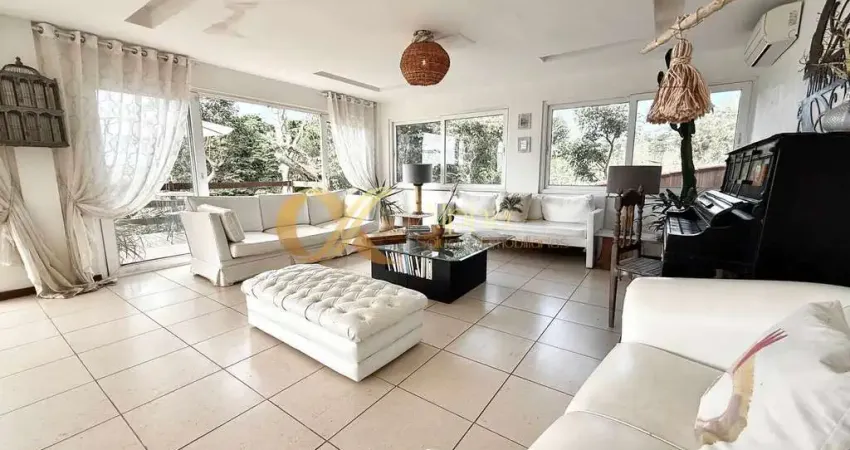 Casa à venda com 4 quartos, sendo 2 súites na Ferradura/RJ.