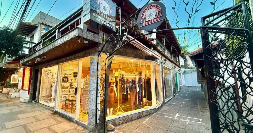 Galeria à venda com 7 lojas locadas e casa com piscina na Rua das Pedras,RJ