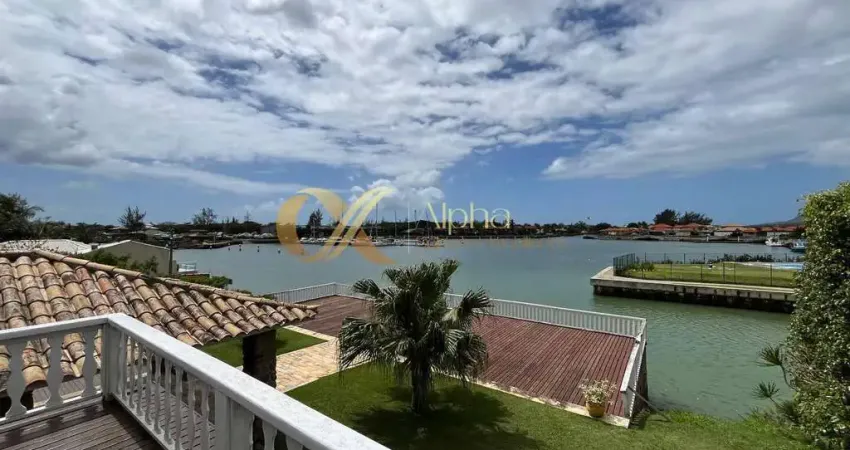 Mansão de alto padrão com canal navegável à venda em búzios/rj
