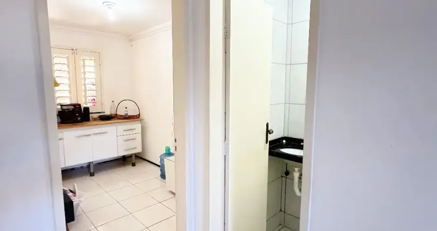 Casa solta duplex, 3 quartos no bairro Lagoa Redonda - Fortaleza - CE