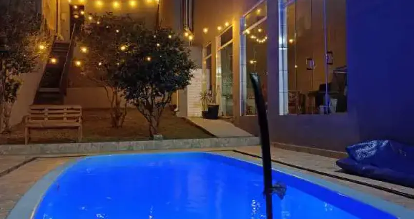 Lindo imóvel residencial ou comercial com salão de festas, terreno inteiro com piscina e ótima localização