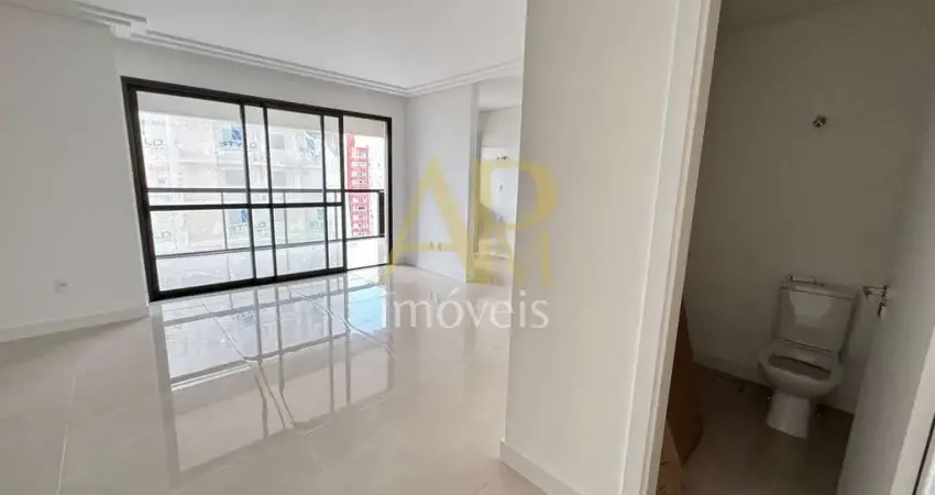 Apartamento à Venda com 03 dormitórios, sendo 3 suíte no bairro Estreito.