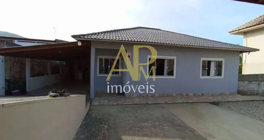 Casa a venda com 3 dormitórios, sozinha no terreno, Fundos- Biguaçu