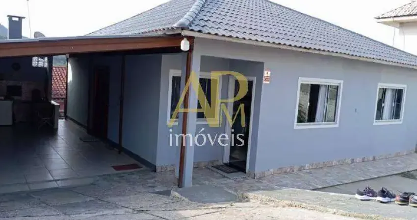 Casa a venda com 3 dormitórios, sozinha no terreno, Fundos/ Biguaçu