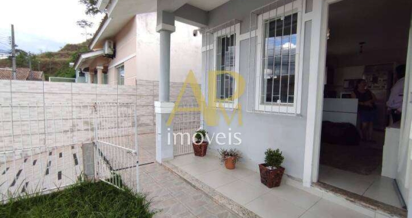 Casa à Venda: 02 dormitórios com piscina em São Sebastião na Palhoça!