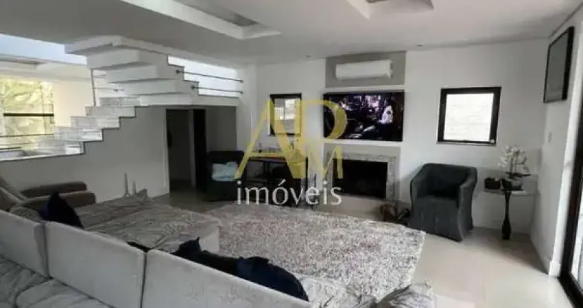 Casa Alto Padrão semimobiliada à Venda com 3 suítes - Pedra Branca