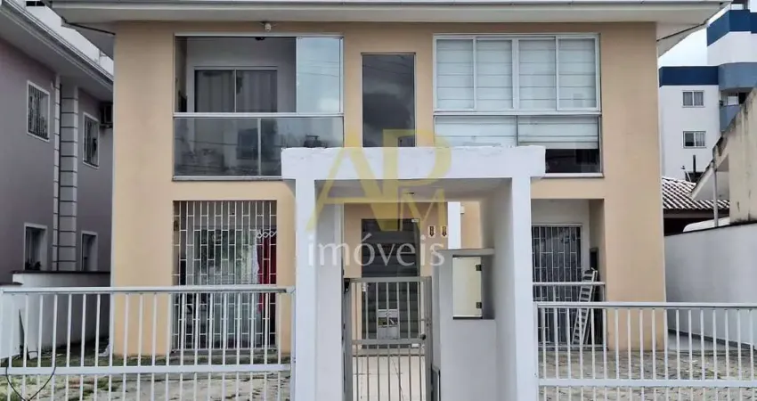 Apartamento à venda: 2 dorm (1 suíte), baixo condomínio no Pagani, Palhoça